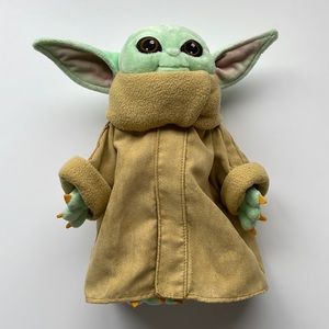 STAR WARS- Disney Yoda Mandalorian Plush.